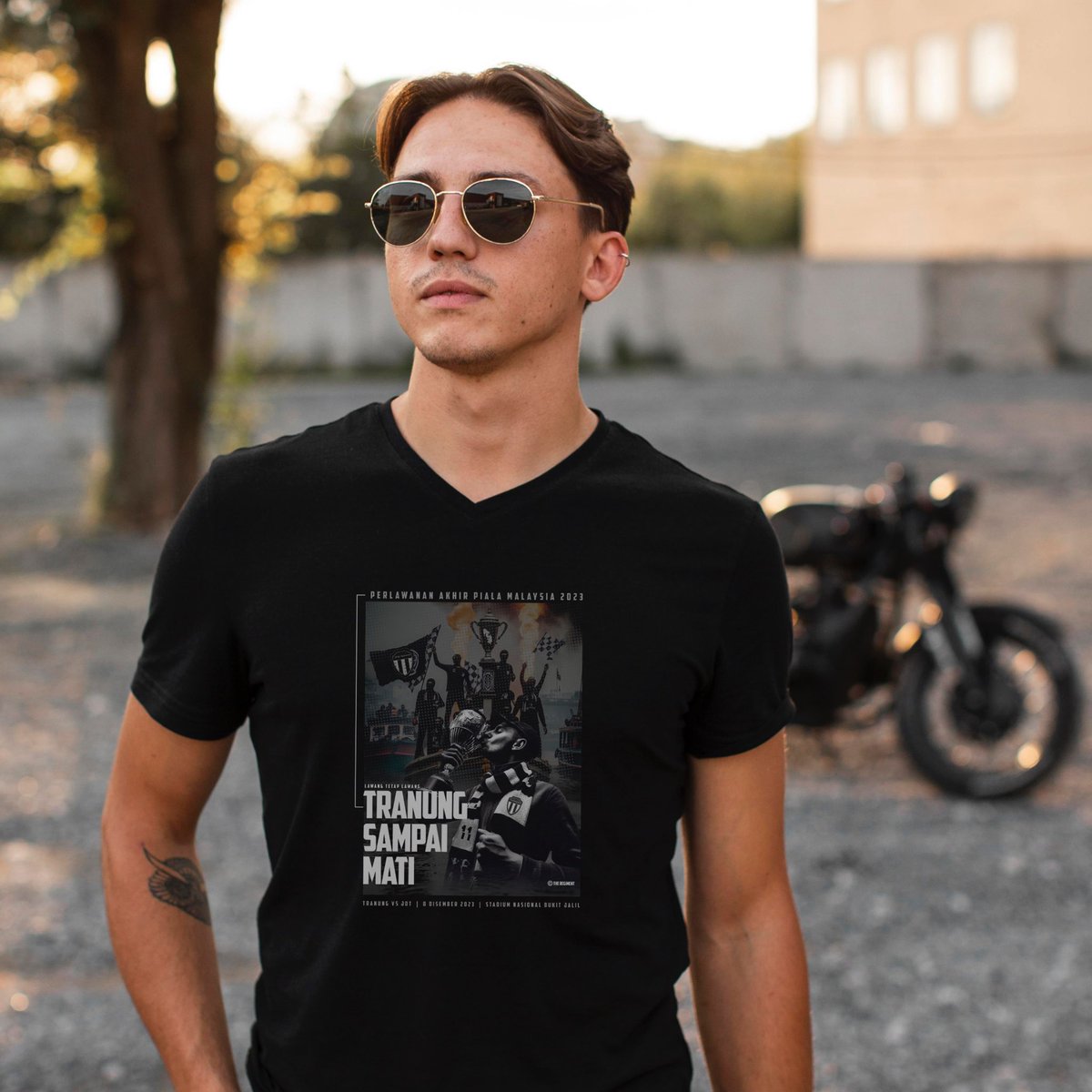 FootballTRG's tweet photo. Wow! Naik bot nambang siap! Menghitung hari pakai Tshirt ni ke Final Piala Malaysia💪🏴🏳️

Order awal dok kalut. Boleh pickup &amp; pos siap2 RM40 je. Whatsapp terus! 👇

https://t.co/Okkiuo2CnU
https://t.co/EB3eF0FyCU

#TheRegiment  
#FootballTrg  
#BeyondBorders https://t.co/fWjOfXMvD3