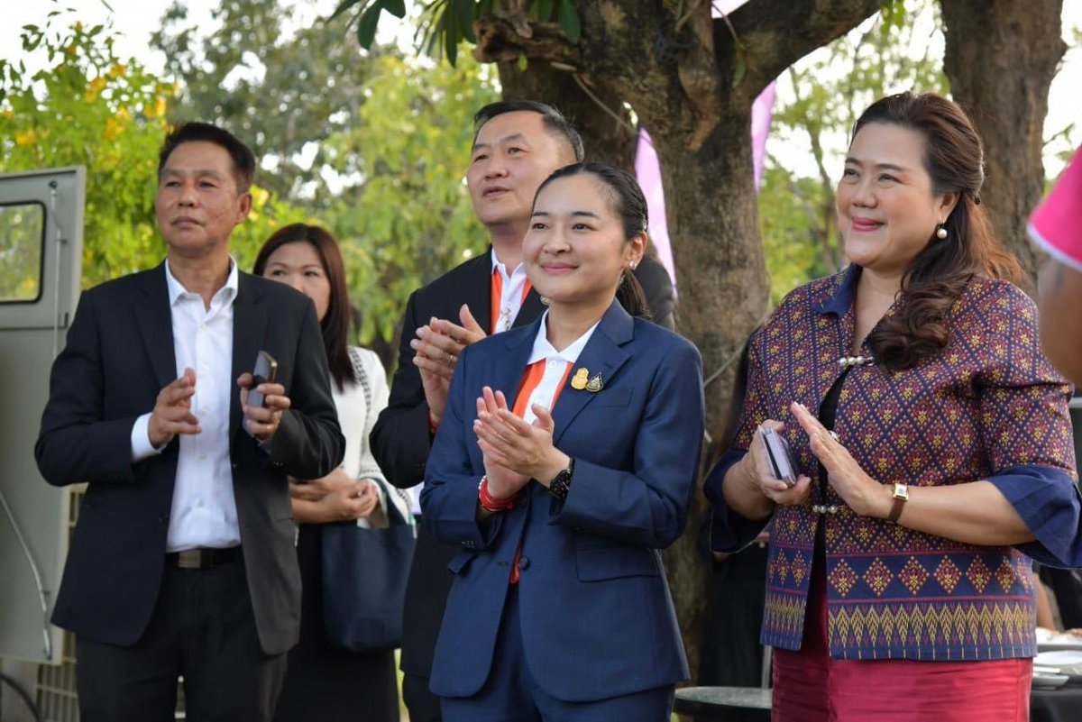 p_thianthong's tweet photo. แถลงข่าวการจัดแข่งขันกีฬาขี่ม้าแห่งปี “Princess’s Cup Thailand 2023” ช้อปชิมชิลเติมสุขส่งท้ายปีกับตลาด FLEA MARKET ณ ฮอสการ์ดคลับ กองพลทหารม้าที่ 2 รักษาพระองค์

#รมวปุ๋ง #สุดาวรรณ #AmazingThailand #ท่องเที่ยวและกีฬา #PrincessCup https://t.co/5ZgG5moquf