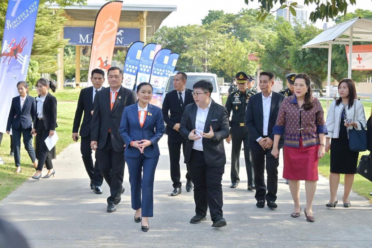 p_thianthong's tweet photo. แถลงข่าวการจัดแข่งขันกีฬาขี่ม้าแห่งปี “Princess’s Cup Thailand 2023” ช้อปชิมชิลเติมสุขส่งท้ายปีกับตลาด FLEA MARKET ณ ฮอสการ์ดคลับ กองพลทหารม้าที่ 2 รักษาพระองค์

#รมวปุ๋ง #สุดาวรรณ #AmazingThailand #ท่องเที่ยวและกีฬา #PrincessCup https://t.co/5ZgG5moquf