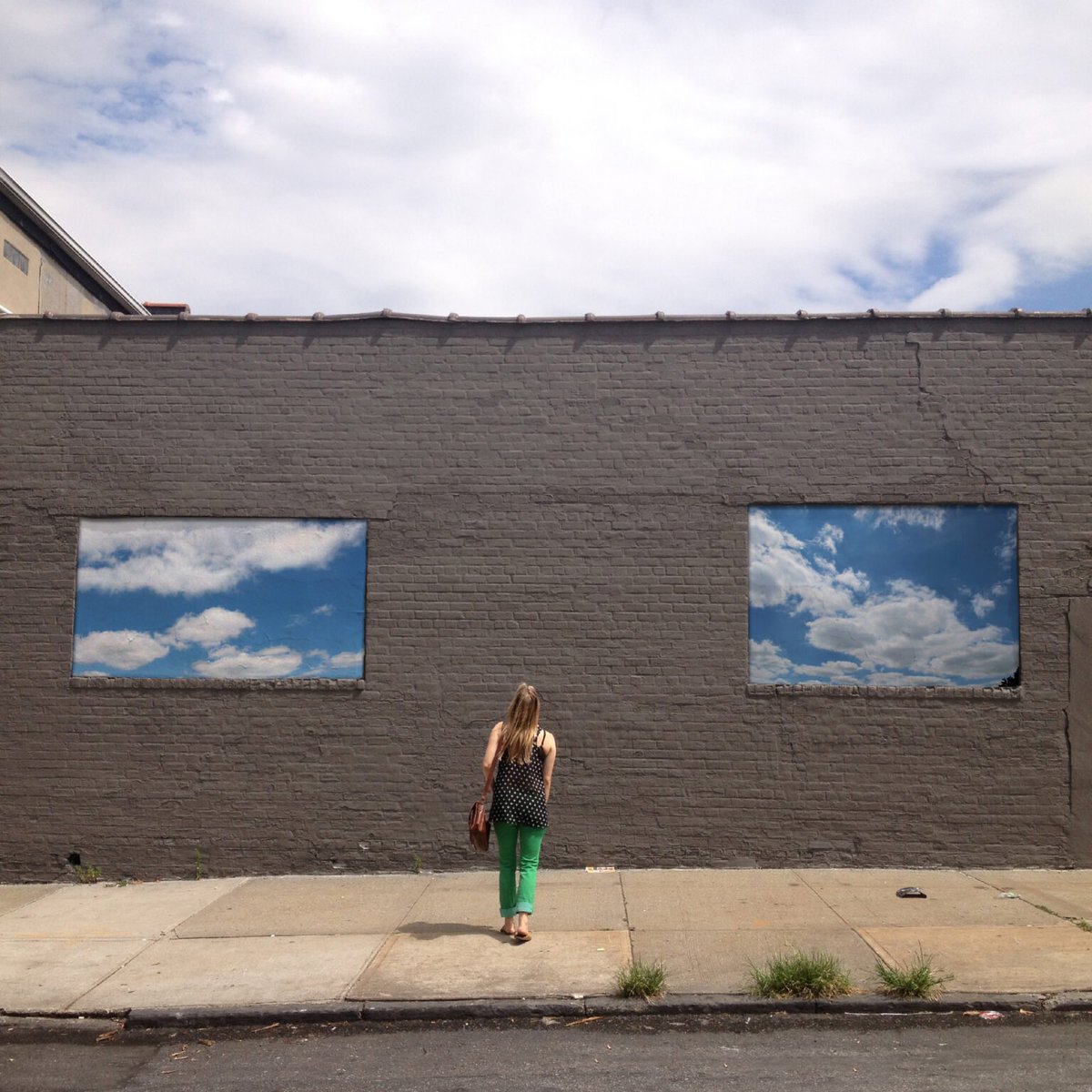 GlobalEurope's tweet photo. Ephemeral projects where "artists fashion atmospheric moments and prompt unexpected place-based experiences between fantasy &amp; reality" thru cloud formation. Grateful to @Berndnaut &amp; @lozninger.
An exhibit curated by Hélène Ducros in @europenowjrnl 
#Nimbus
https://t.co/ClUFW8PisZ https://t.co/IPP3rZo4Vw