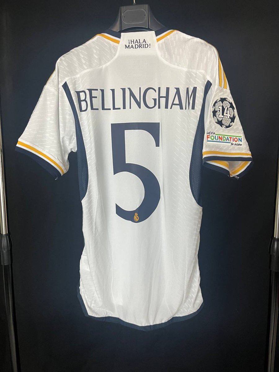 Alvaro_varito's tweet photo. VAMOS A SORTEAR LA CAMISETA DEL JUGADOR FAVORITO DE TU JUGADOR FAVORITO‼️

Si el sábado marca gol Sir Jude Bellingham, regalamos su camiseta 🫲🏽🫱🏽

Para participar:

👉🏻 RT
👉🏻 Sigue a @Ctinfo_17 
👉🏻 Sígueme

Suerte! 😁 https://t.co/rBAMBp8NpW