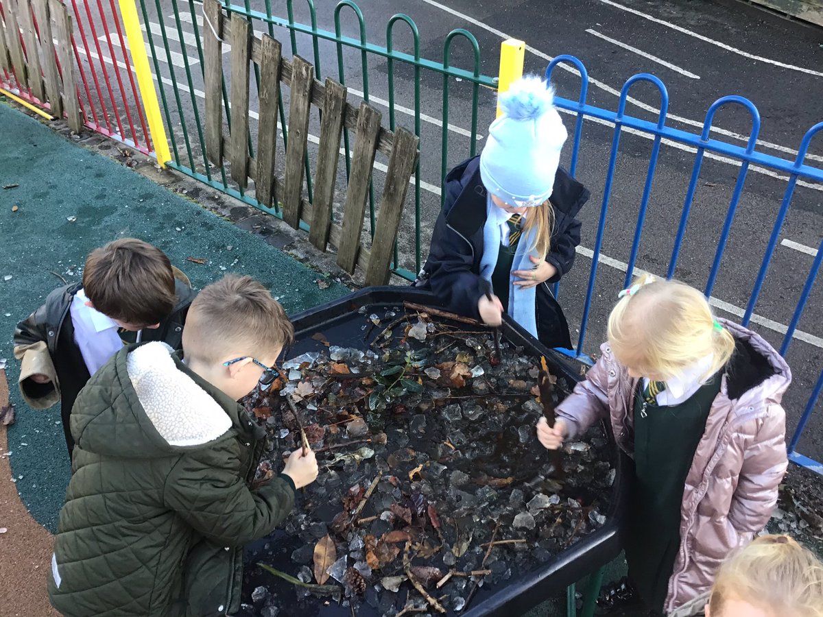 EYFSSJV's tweet photo. #SJVScience We are having a wonderful time exploring all the ice in our outdoor area 🥶❄️🥶❄️ https://t.co/PpemnwHg1E