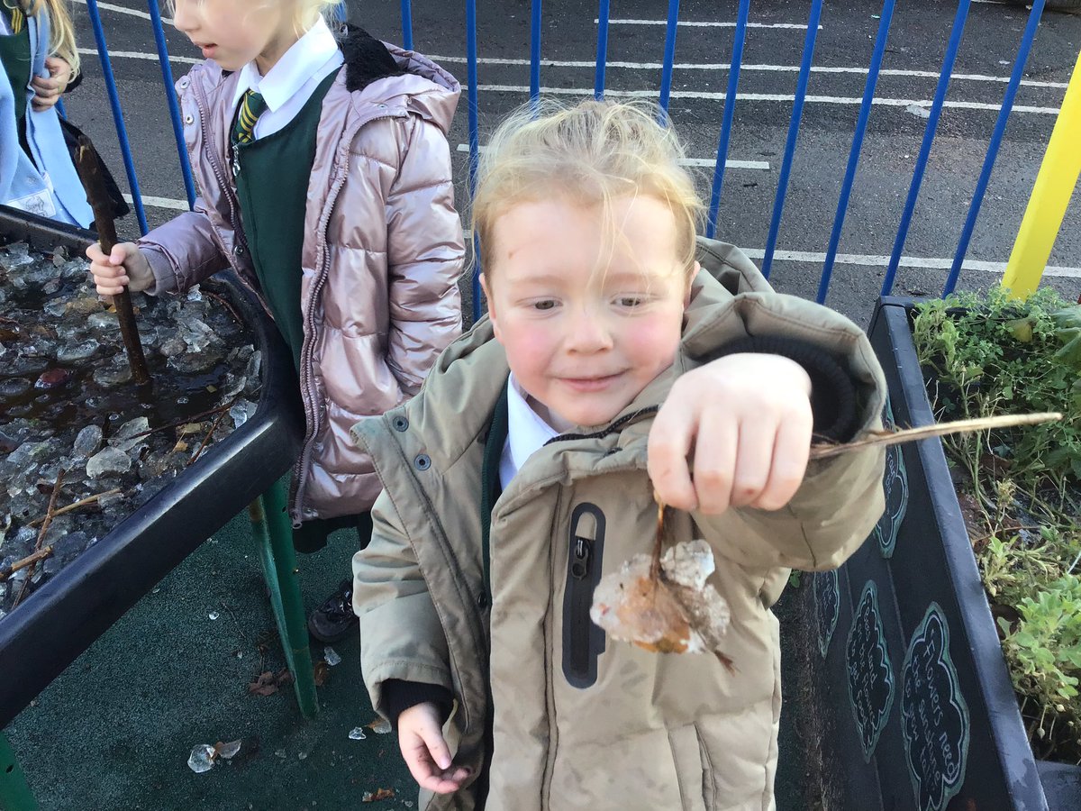 EYFSSJV's tweet photo. #SJVScience We are having a wonderful time exploring all the ice in our outdoor area 🥶❄️🥶❄️ https://t.co/PpemnwHg1E