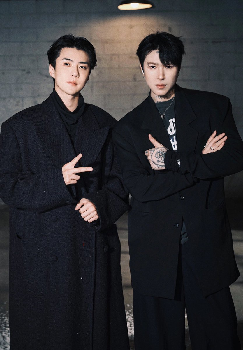 milkteus's tweet photo. new photo update of sehun with the staff of sense! 🖤 https://t.co/KTllx8KmkA