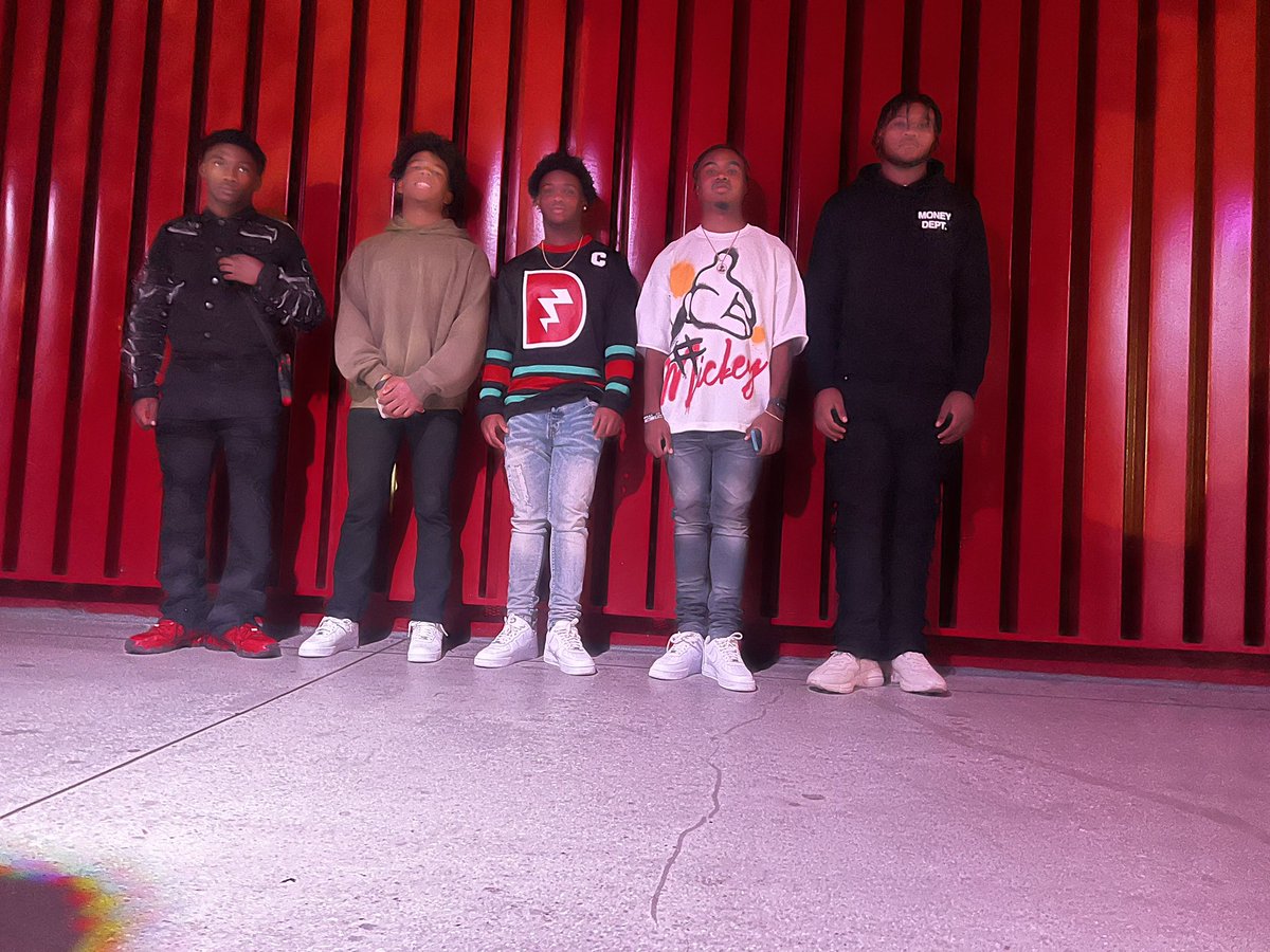 YUNG_GURU_'s tweet photo. Blessed to be able to send the GURUKIDS to the Rod Wave concert Coach DZ treat! Me and these other head coaches are not the same! Real players coach who genuinely care and love his LOYALTY 🫡🫡💯💯PMA Football! https://t.co/esm8SD2Fvh