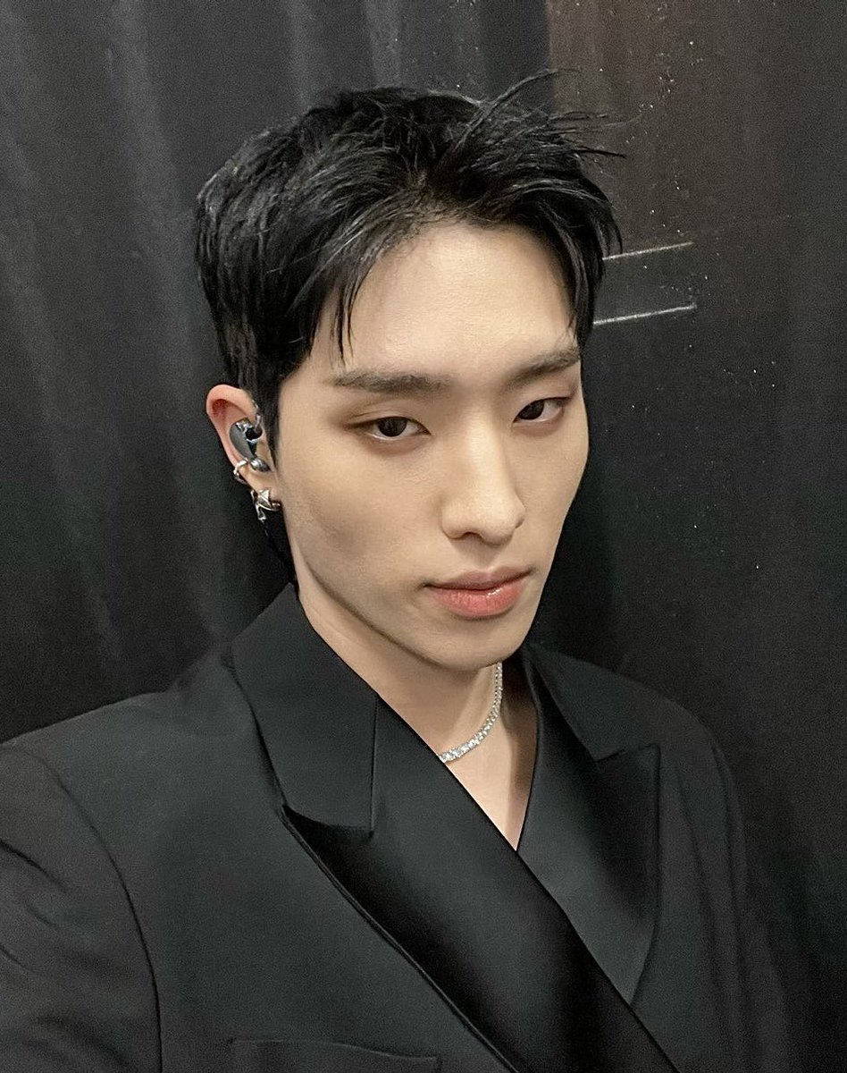 kyosvamp's tweet photo. he's so handsome https://t.co/JjeXsLM6gH