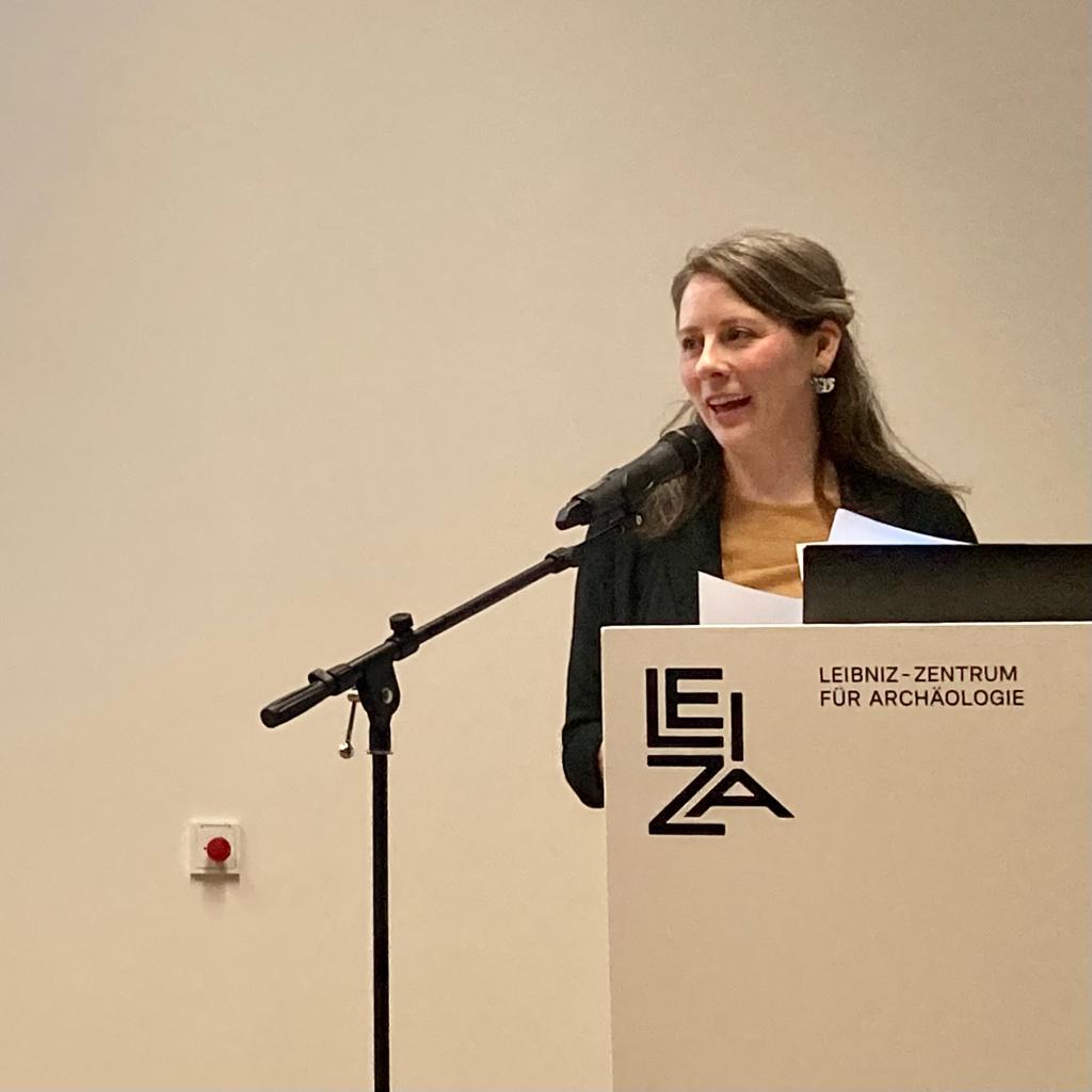 Caroline Loewen from the <a href="/AlbertaMuseums/">Alberta Museums Assn</a> is speaking at the first panel of #BiMCon23 about the changing nature of public #trust in #museums. Thank you for giving us insights from Canada! 

<a href="/leizarchaeology/">Leibniz-Zentrum für Archäologie (LEIZA)</a>