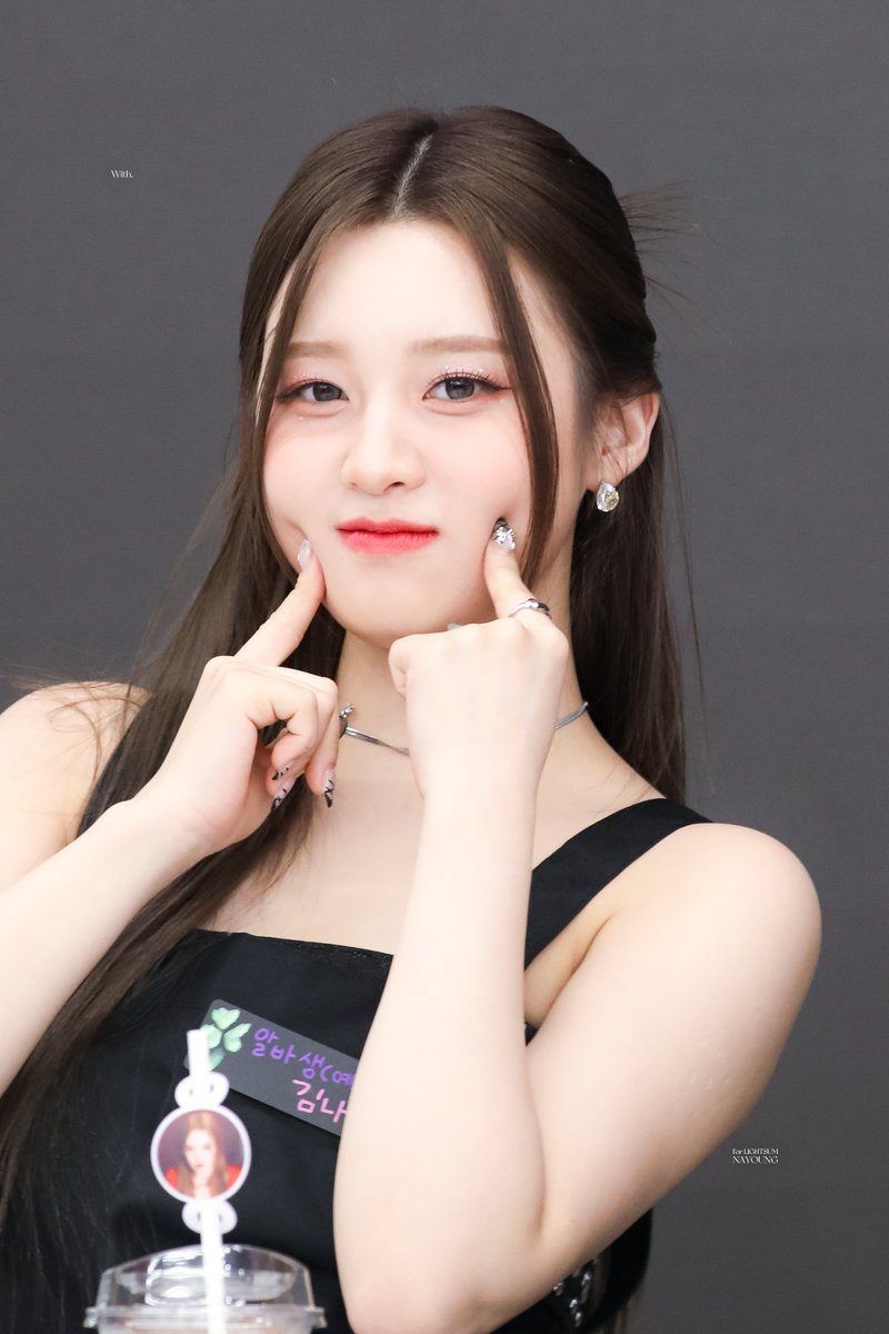 With113O's tweet photo. 우리강아지생일축하해☘️🤍 https://t.co/V982ntQEqY