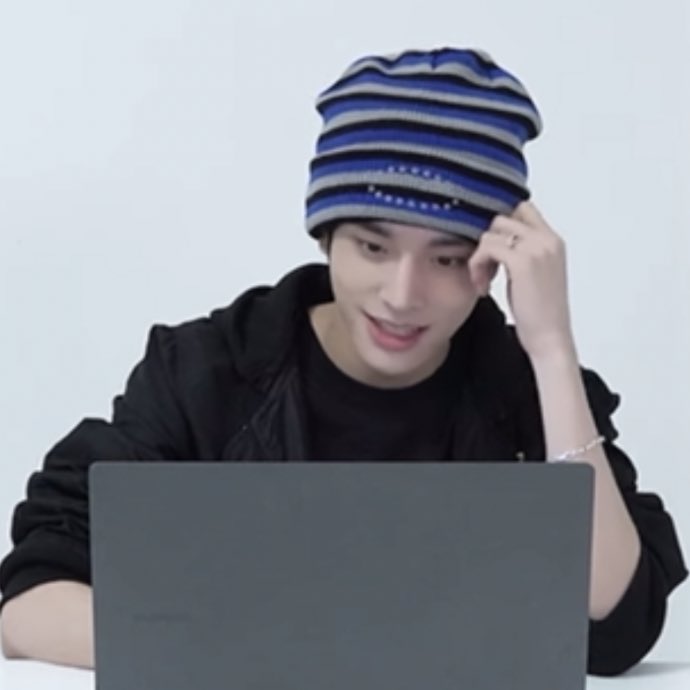 15ARCHIVEz's tweet photo. beanie jake 🥹 #ENHYPEN_JAKE #JAKE https://t.co/rTnuzdA8fU