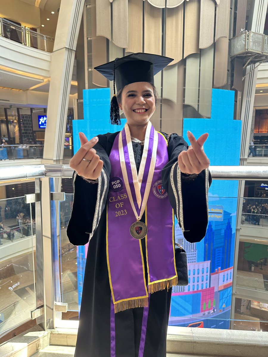 catharinadasion's tweet photo. Puji Tuhan, hari ini wisuda S2 dengan predikat Cumlaude! This is for you, Oma in heaven❤️ https://t.co/HNRHezuVar