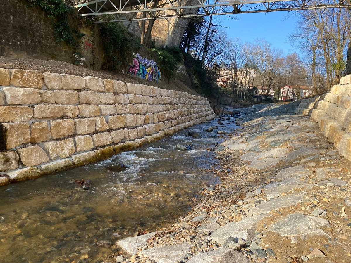 Réparation près du seuil de Taffignon - Le secteur n’étant pas encore complètement stabilisé, un suivi de l’évolution du site sera effectué au fur et à mesure des cours d'eau de l’Yzeron. En tous cas, maintenant, vous êtes au courant ! #bassinyzeron #sagyrc