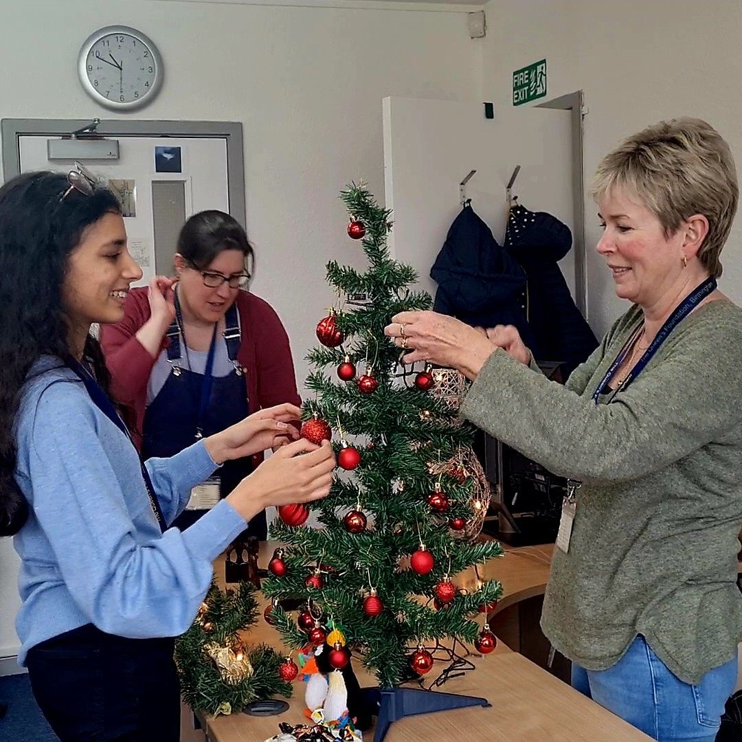 queensfdn's tweet photo. This week, we took part in the national wellbeing campaign #techtimeouttuesday. This is the Tuesday after ‘Black Friday’ and ‘Cyber Monday’ when online shopping spikes. We took some time away from technology to help us be more aware of how important it is to take regular breaks. https://t.co/TzuftUF2BT
