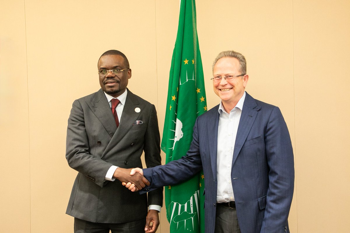 On the margins of #CPHIA2023, I held a bilateral discussion with David Marlow the Acting CEO of GAVI. We aligned on @gavi and @AfricaCDC's joint plans to drive equitable expansion of immunization in Africa including reaching #zerodosechildren. We also had an engaging conversation