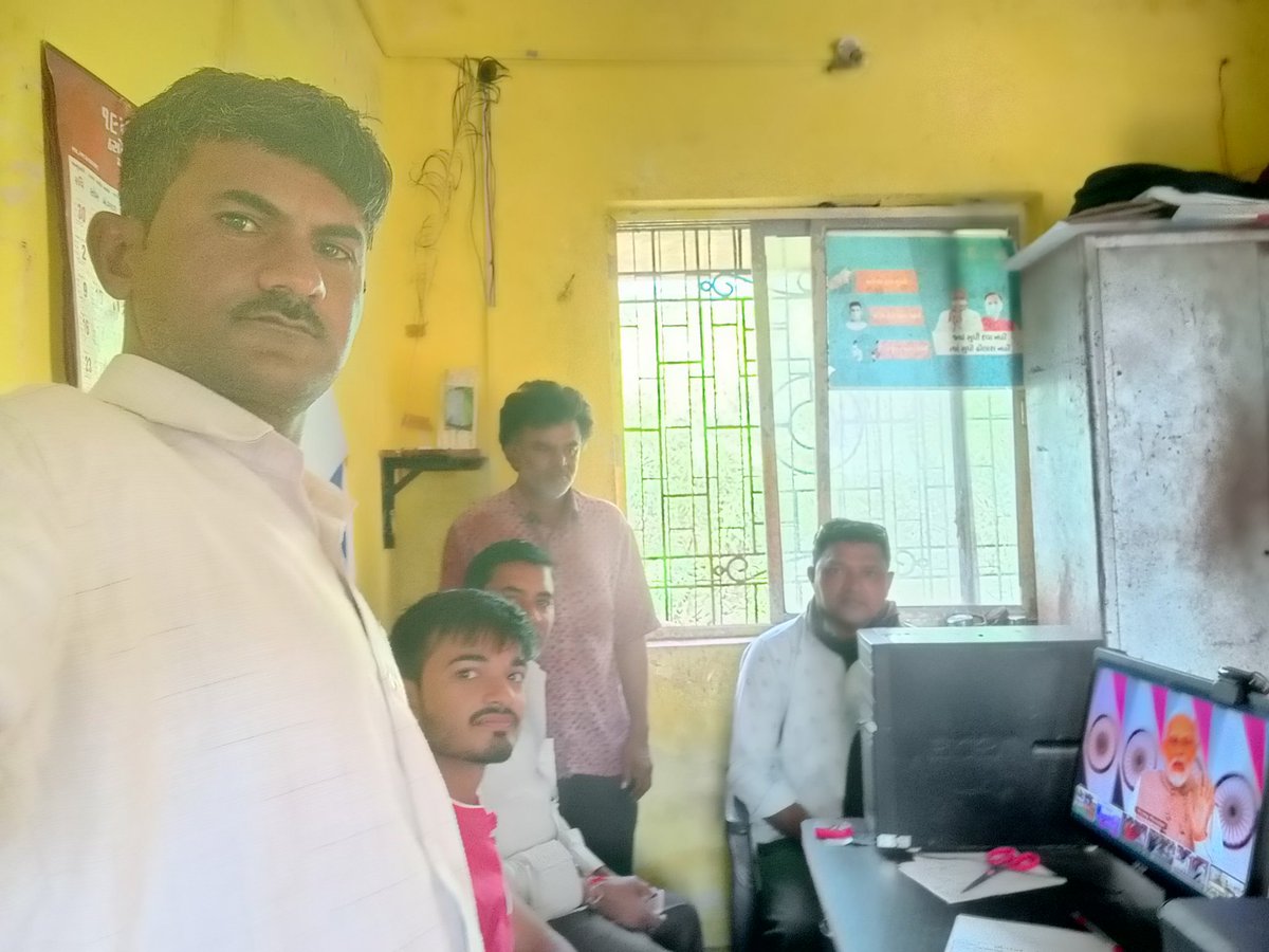 gp_kankana's tweet photo. આજ તારીખ ૩૦/૧૧/૨૦૨૩ ના રોજ કંકાણા ગ્રામ પંચાયત ખાતે, માન. પ્રધાનમંત્રીશ્રી ના વિકસિત ભારત સંકલ્પ યાત્રા વિડિયો કોન્ફરન્સ કાર્યક્રમને ગ્રામજનો સાથે નિહાળવામાં આવ્યો. https://t.co/EVBYOLpMIz