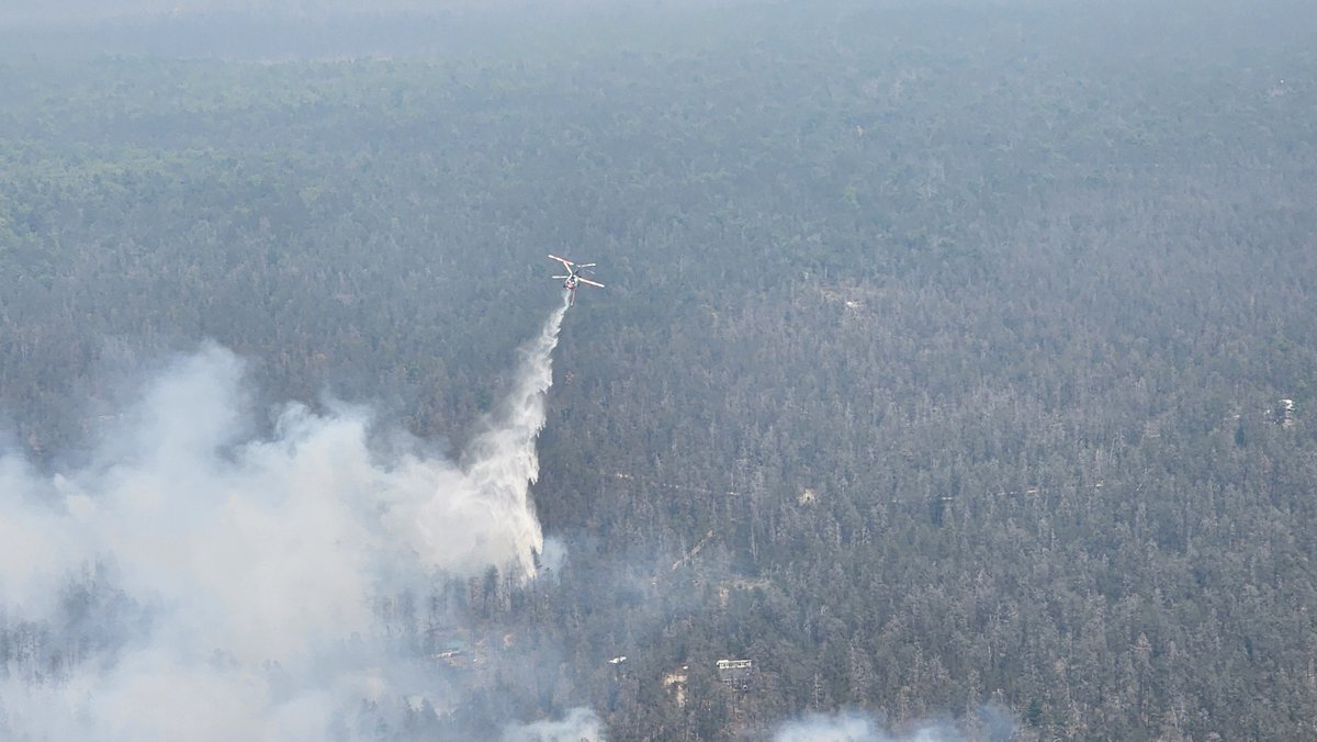 DauntlessAir's tweet photo. #TBT to this season’s Grayling Fire in #Michigan. It was a bad blaze, but great teamwork between the Type 1 helicopter, Dauntless Fire Bosses, other air support, ground crews and Michigan officials helped ensure containment and no loss of life. #aerialfire https://t.co/VEtqnVKRyO