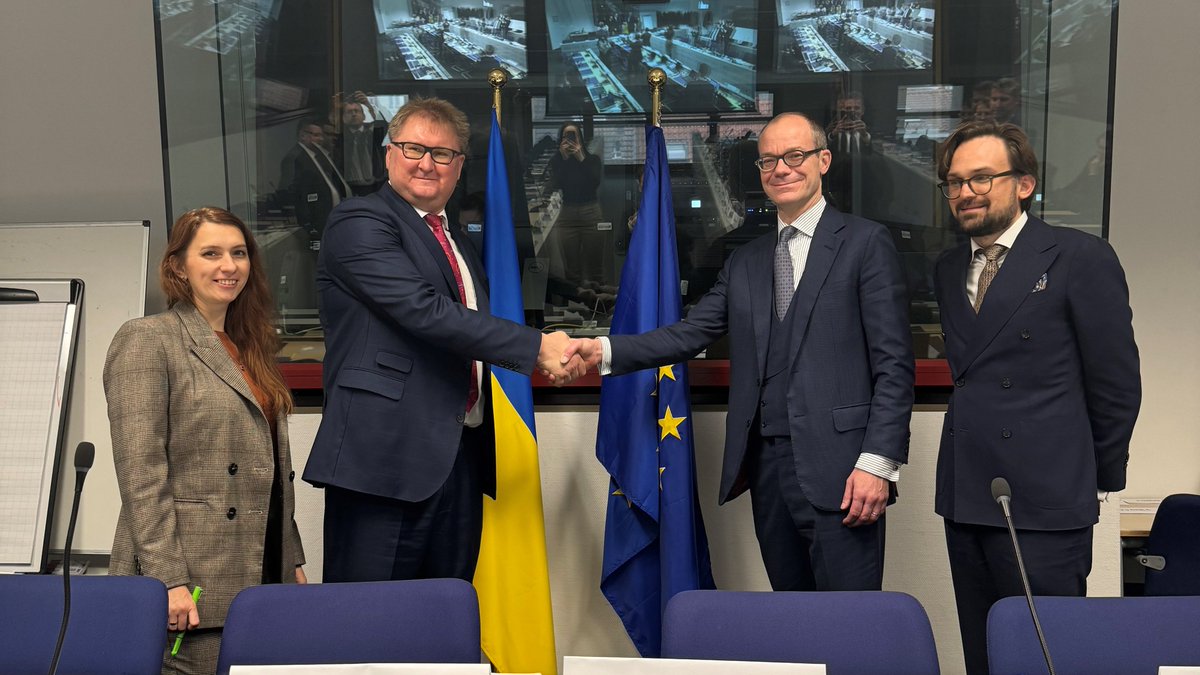 🇪🇺🤝🇺🇦 Open trade is essential for Ukraine’s road to recovery, and the EU stands with Ukraine and its people.

Today we meet with Ukraine to continue to deepen our close trading relationship. #StandWithUkraine