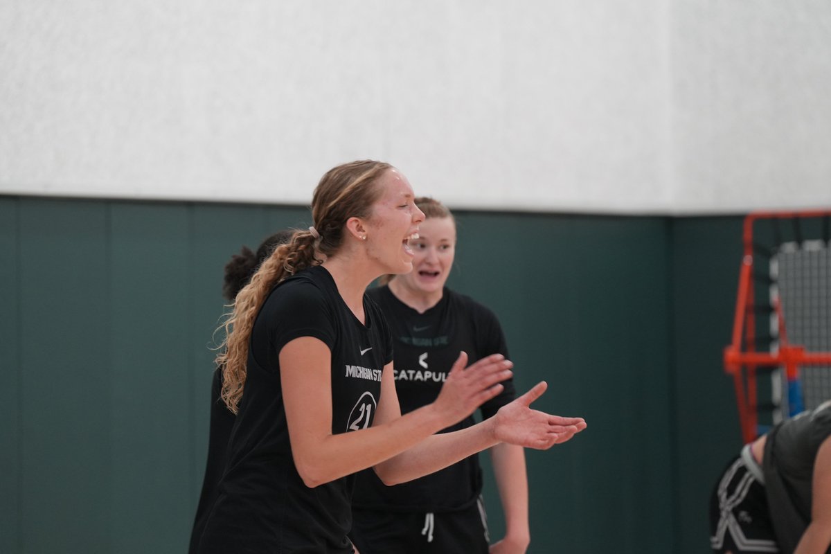 MSU_WBasketball's tweet photo. Help us wish a VERY happy birthday to freshman Mary Meng!🎂🤍 https://t.co/es91kmxBvz
