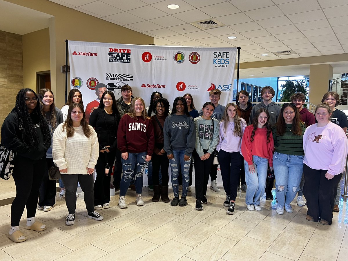UrKeys2Drv's tweet photo. The big group from St. Clair County High School just arrived! https://t.co/LfPAFe8dQ7