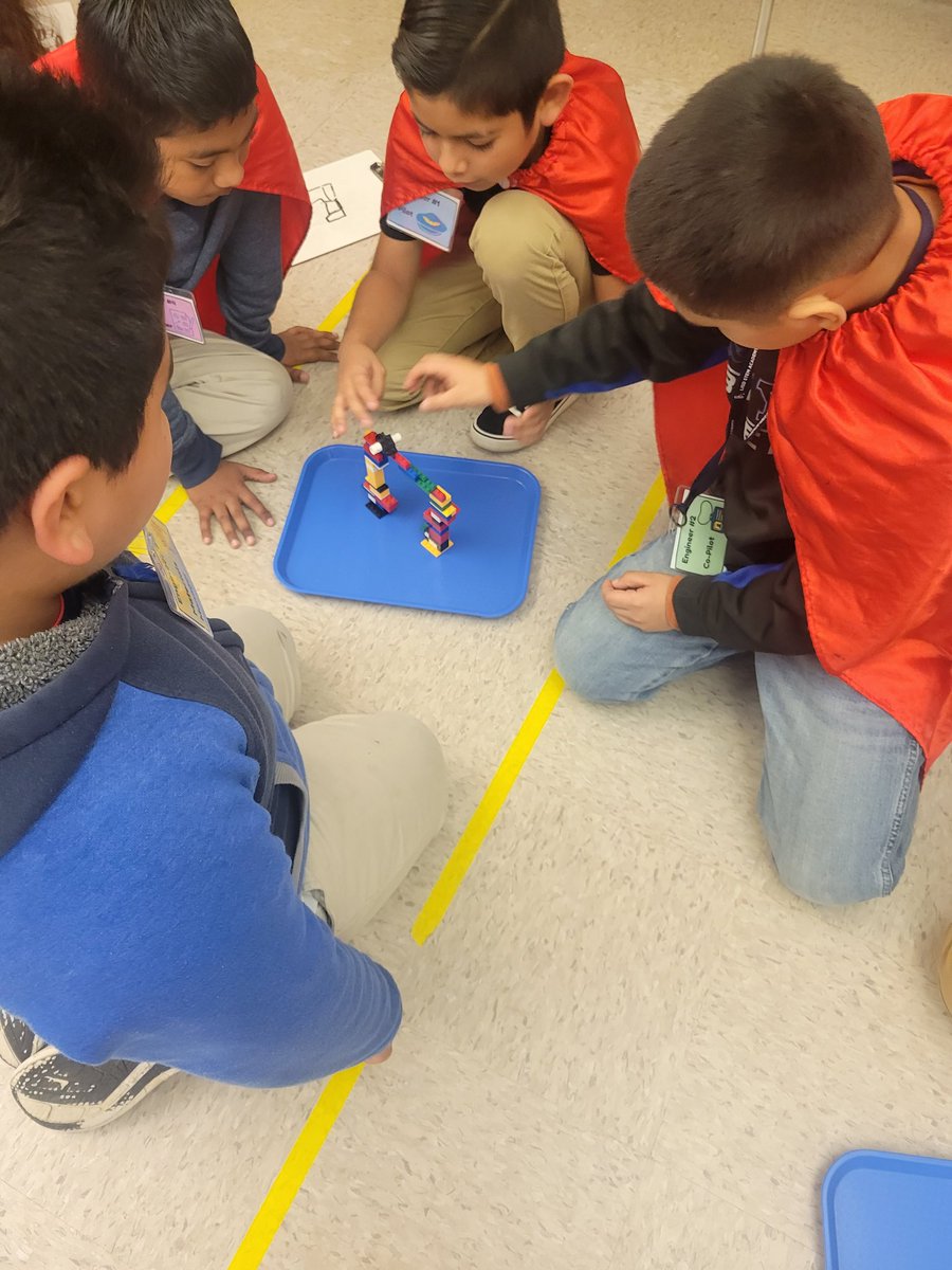LakelandLAS's tweet photo. 3rd grade visit from @Lori4teachers and the Wonder Wagon #stem #5houses1lakeland #oneLISD https://t.co/Hz3f7T0Ydm