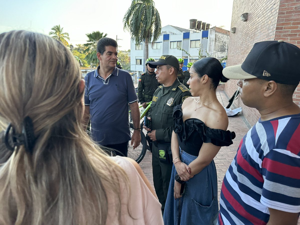 secgobsincelejo's tweet photo. #SincelejoEsSeguridadParaTransformar
Se acerca la Navidad🎄, época en la que aumenta la actividad comercial. Con la Policía Nacional estamos implementando estrategias para prevenir hurtos y así los comerciantes y compradores se sientan confiados a la hora de hacer sus compras🛍️. https://t.co/VJRmd2cXmB