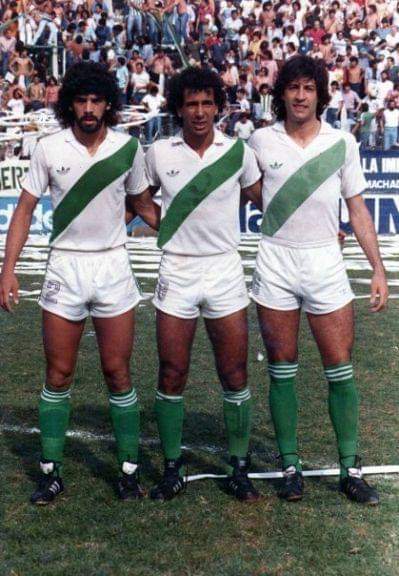 laviejaprimeraB's tweet photo. Segovia, Robinson Hernandez y Arbe
Banfield 1985 https://t.co/3Tqf0haB8J