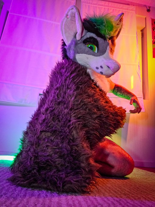 faithful on your knees and ready to serve 💚😳 Order me now Picture by @NooKahli https://t.co/h9IQu5Rr