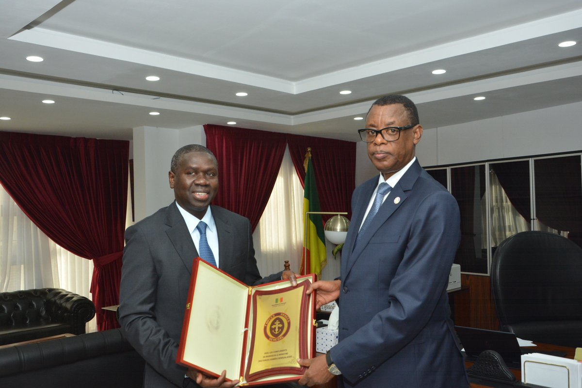 RwandainSenegal's tweet image. Le Secrétaire d&apos;État @KabarebeJames a également rencontré l&apos;honorable El Hadji Omar Youm, ministre des Forces armées du Sénégal, en marge du #FDD2023.
.@RwandaMFA .@RwandaMoD .@JPKarabaranga