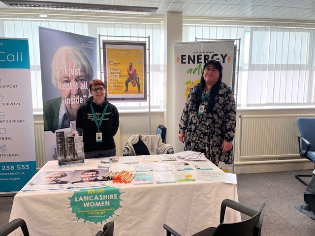 AmyPondDWP's tweet photo. #Accrington JCP held a winter wellbeing event 

34 customers attended 📈
7 providers supported the event 👍
56 referrals 👏

Thanks for supporting the event @NationalCareers @LancashireWomen @north_lancs @1stCallHyndburn @CommunitySNW @HyndburnLT https://t.co/7vfto802Km