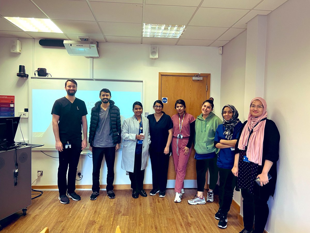 swbohw's tweet photo. #LED well-being at @SWBHnhs today 

@doc_hnaqvi leading the session on #portfolio #revalidation
💬 about her own journey including her #trustgrade years 

📍clinical supervision 
📍guidance to PreP
📍career pathways 

#wellbeingmatters

🙏🏽 @JatiOHWB for the samosa support &amp;☕️🫖 https://t.co/W48LdenDkp