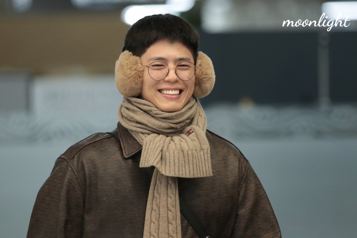 moonlight93616's tweet photo. 231130 김포 왕자님 입국❤

조심히 들어가세요👋🏻
낼 봐요🩷

#박보검 #ParkBoGum #Bogummy 
#朴寶劍 #パクボゴム #MAMA2023 https://t.co/MMR1CGzN5q