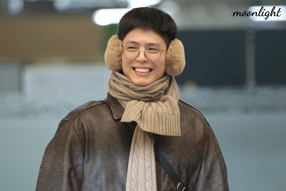 moonlight93616's tweet photo. 231130 김포 왕자님 입국❤

조심히 들어가세요👋🏻
낼 봐요🩷

#박보검 #ParkBoGum #Bogummy 
#朴寶劍 #パクボゴム #MAMA2023 https://t.co/MMR1CGzN5q