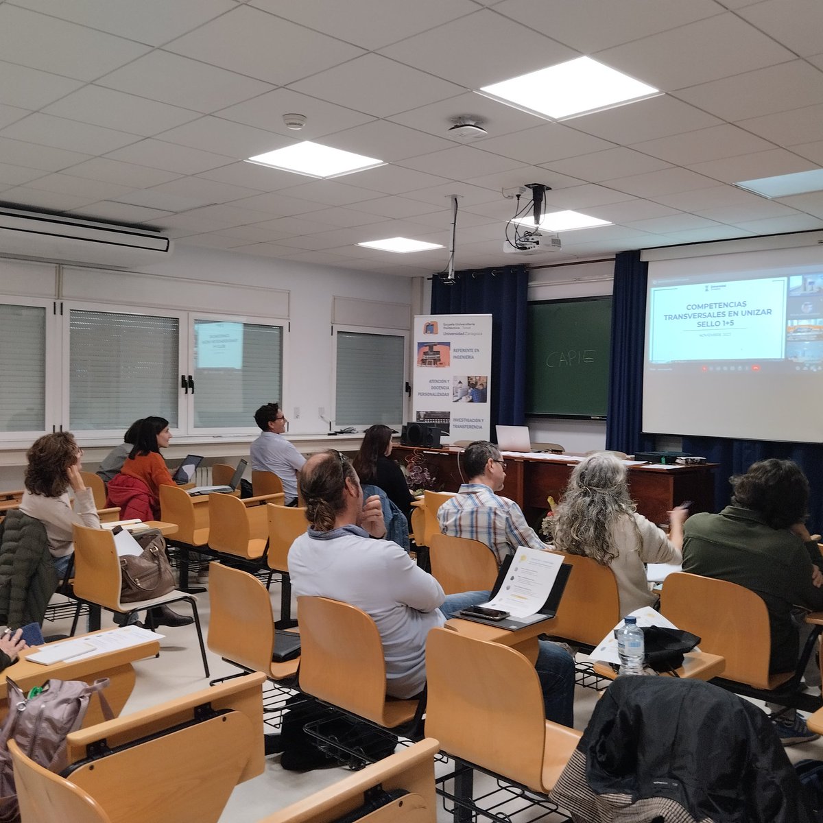 AnaGinesa's tweet photo. Muy atentos en Teruel al curso híbrido sobre competencias transversales 1+ 5 de @unizar.  Aprendiendo sobre creatividad gracias a @CIFICEunizar https://t.co/ZjCgrwq78N