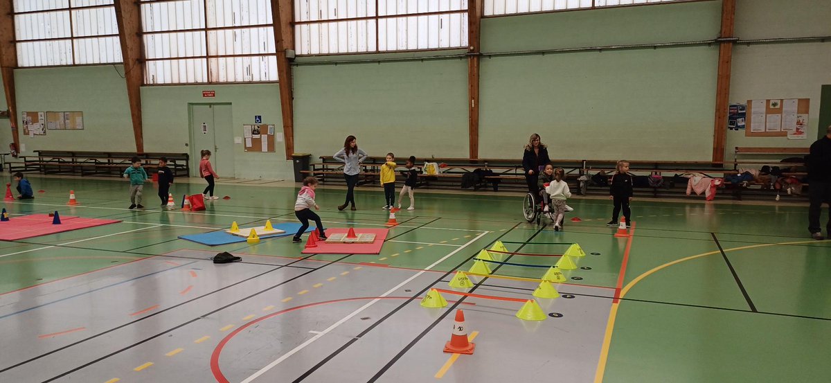 USEPEure's tweet photo. Bonneville #generation2024. Les enfants préparent une rencontre sportive en famille. De la pratique à la découverte des rôles sociaux sportifs dès la maternelle @MoncadaFra @usepvmoreira @usepnationale @EureenNormandie @NouetSeverine @Yannick274 @Clement_F76 @phdelamarre https://t.co/tYVMNZMIZy