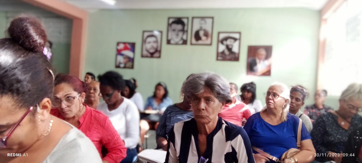 En la preparación metodológica a los directores se le da seguimiento a las acciones de la RM 15/2019 Programa dirigido a la prevención del consumo de drogas en el SNE <a href="/DosalElena/">Elena Dosal</a>  <a href="/LeyanisOlivar16/">Leyanis Olivares Darroman</a>  <a href="/DirectEducaHab/">Karenia Marrero Arrechea</a> <a href="/YanetHzP/">Yanet Hernández Pérez</a>  <a href="/Roilancu1/">Roilán Rodríguez Barbán</a> <a href="/torres_iribar/">Luis Antonio Torres Iribar</a> #LaHabanaDeTodos #CubaMined