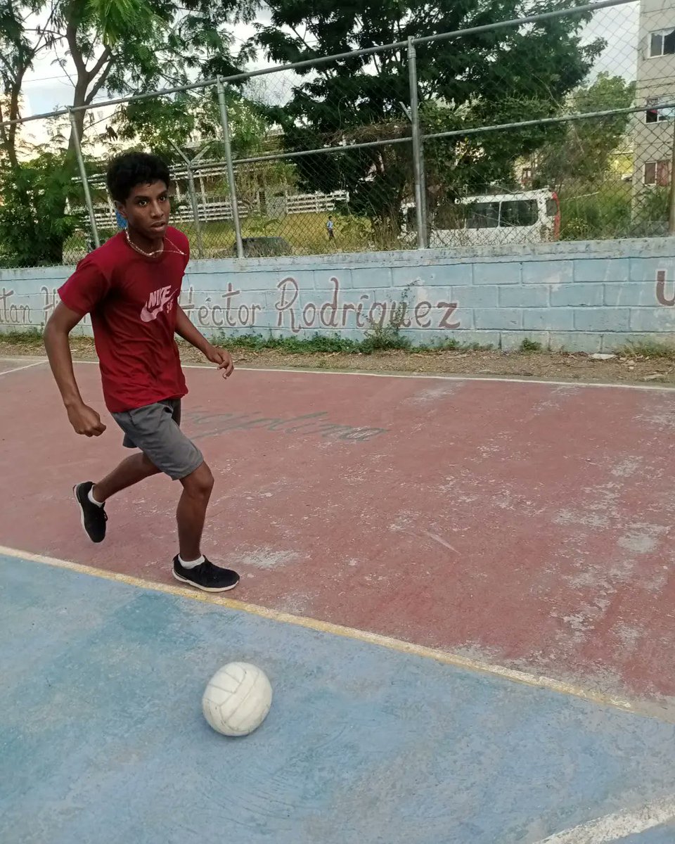 Galaxy13fc's tweet photo. ✅ Entrenamiento al top 🔝

Preparando al equipo para estar al top para la nueva temporada, la vista en alto 🔥
#galaxyfc #futsal⚽ #altopgalaxyfc https://t.co/0yX7yOps6f