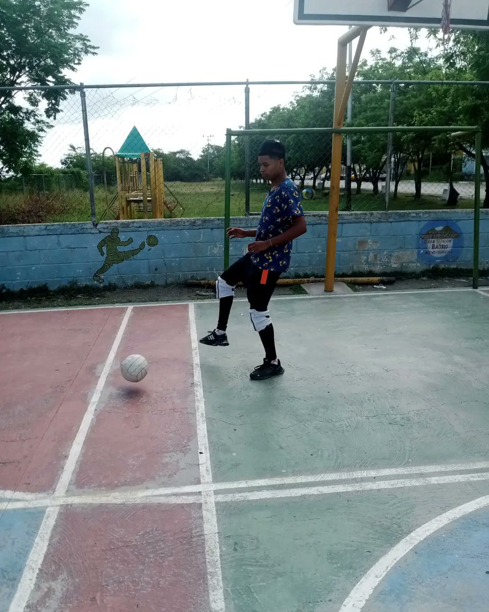 Galaxy13fc's tweet photo. ✅ Entrenamiento al top 🔝

Preparando al equipo para estar al top para la nueva temporada, la vista en alto 🔥
#galaxyfc #futsal⚽ #altopgalaxyfc https://t.co/0yX7yOps6f