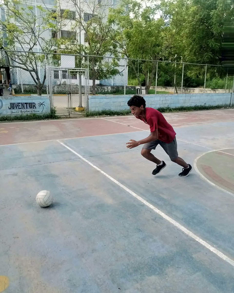 Galaxy13fc's tweet photo. ✅ Entrenamiento al top 🔝

Preparando al equipo para estar al top para la nueva temporada, la vista en alto 🔥
#galaxyfc #futsal⚽ #altopgalaxyfc https://t.co/0yX7yOps6f