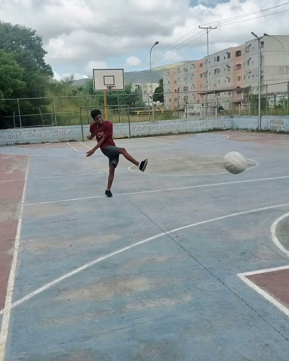 Galaxy13fc's tweet photo. ✅ Entrenamiento al top 🔝

Preparando al equipo para estar al top para la nueva temporada, la vista en alto 🔥
#galaxyfc #futsal⚽ #altopgalaxyfc https://t.co/0yX7yOps6f