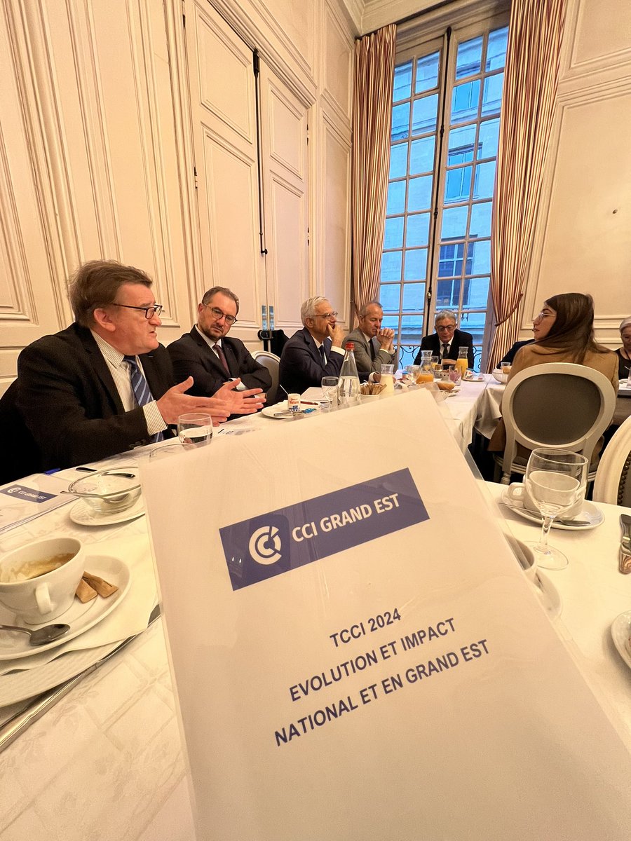 PM_DUFRAISSE's tweet photo. La @ccifrance et #CCI #GrandEst en présence de @DiCrescenzo_A et de @HasselerJean sur le terrain auprès des Sénateurs de la @regiongrandest pour évoquer les conséquences du #PLF2024 concernant le réseau des CCI 
L’appel des CCI a été entendu ! 
Merci @jf_husson et @F_Menonville ! https://t.co/2WzN10RI1l