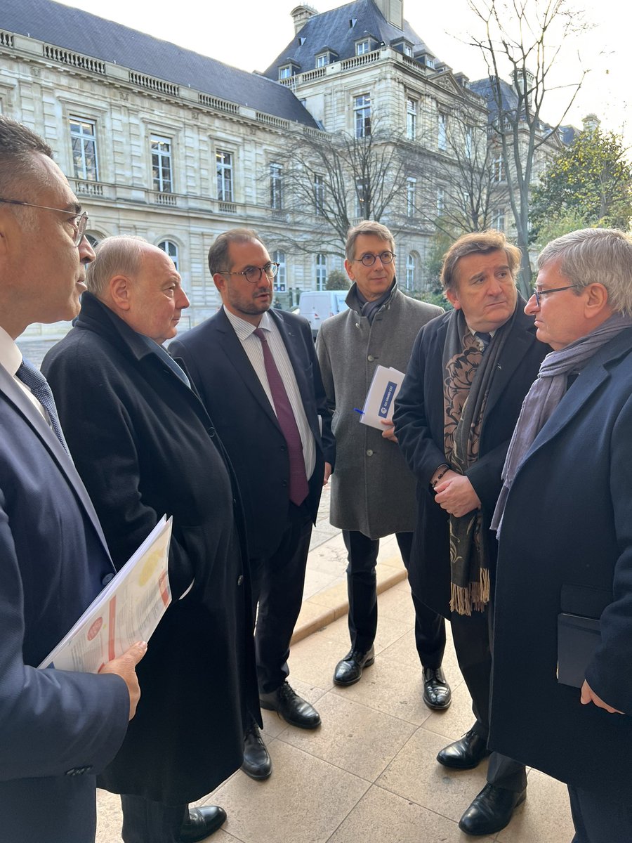 PM_DUFRAISSE's tweet photo. La @ccifrance et #CCI #GrandEst en présence de @DiCrescenzo_A et de @HasselerJean sur le terrain auprès des Sénateurs de la @regiongrandest pour évoquer les conséquences du #PLF2024 concernant le réseau des CCI 
L’appel des CCI a été entendu ! 
Merci @jf_husson et @F_Menonville ! https://t.co/2WzN10RI1l