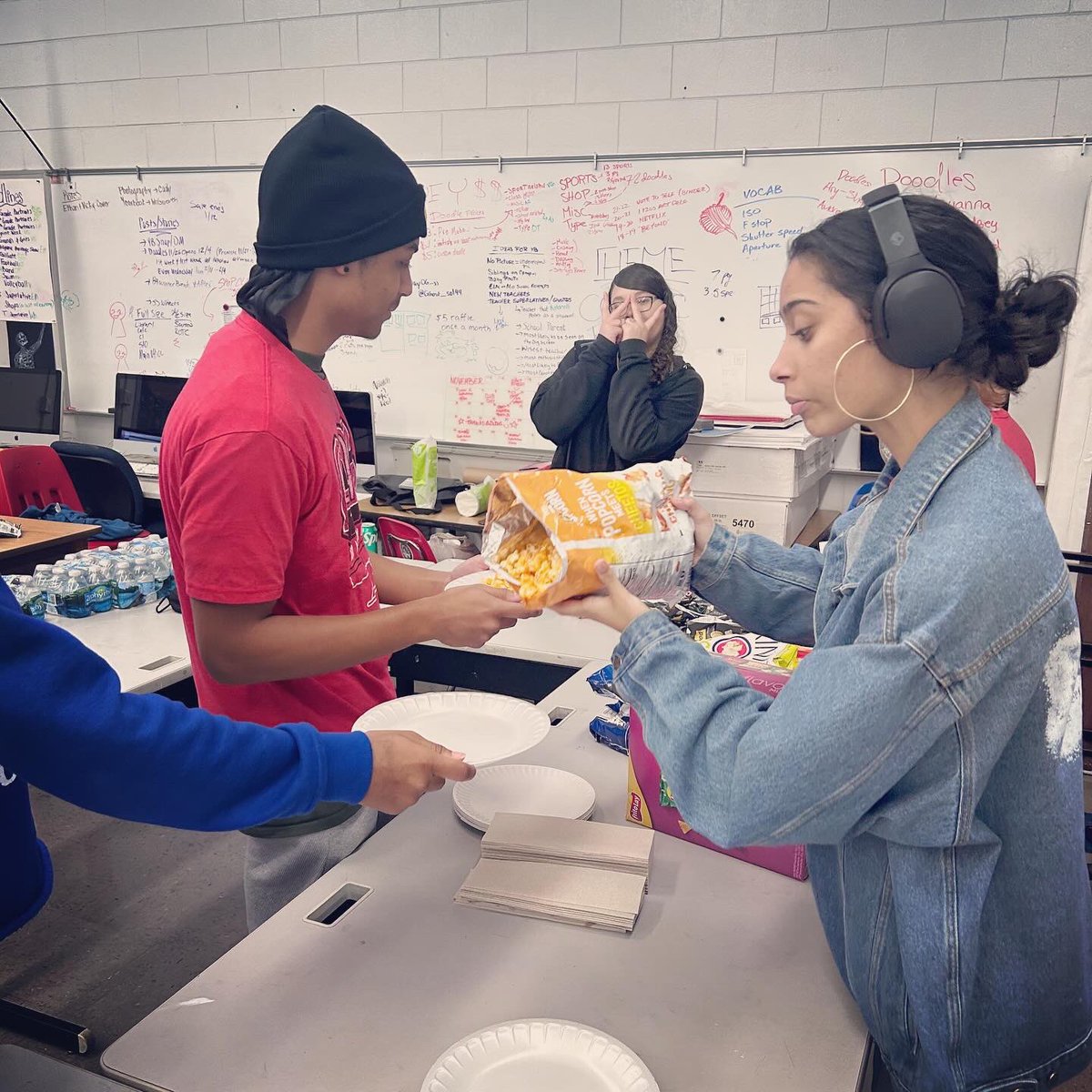 mytbtart's tweet photo. Our #AAC club had a blast this past week at our game night—video games, board games, card games, and more!

It was a perfect blend of fun and camaraderie. 🎮🎲 #GameNight #AACFamily

#CAA #ArtAcademyClub #BeyondExpectation #TitanPride #myTBTart #CreativeTitansOfTampaBay https://t.co/yNp4ugToJV