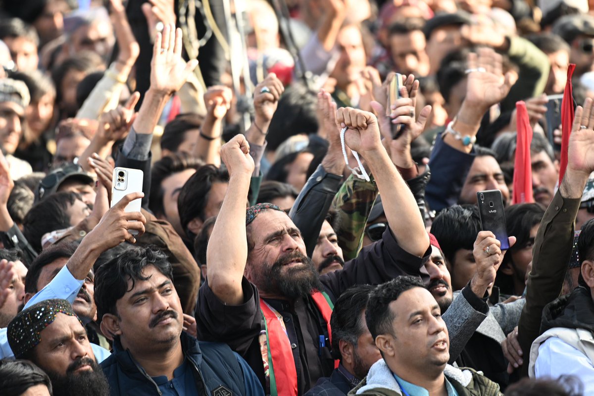 BBhuttoZardari's tweet image. The Pakistan Peoples Party has always been  party of change.  From Shaheed Zulfikar Ali Bhutto taking politics out of drawing rooms, to Shaheed Benazir Bhutto breaking barriers by fighting a brutal dictatorship and the politics of hate and division to become the first woman Prime…