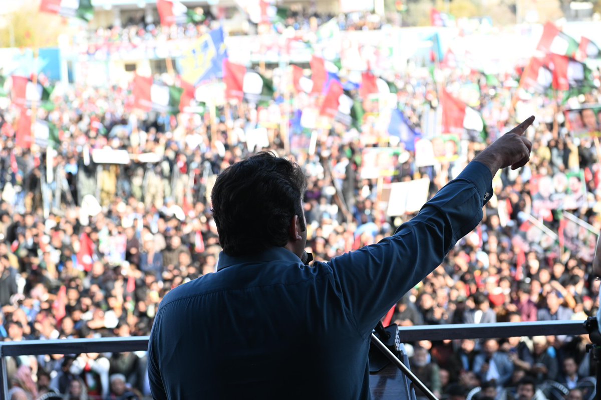 BBhuttoZardari's tweet image. The Pakistan Peoples Party has always been  party of change.  From Shaheed Zulfikar Ali Bhutto taking politics out of drawing rooms, to Shaheed Benazir Bhutto breaking barriers by fighting a brutal dictatorship and the politics of hate and division to become the first woman Prime…