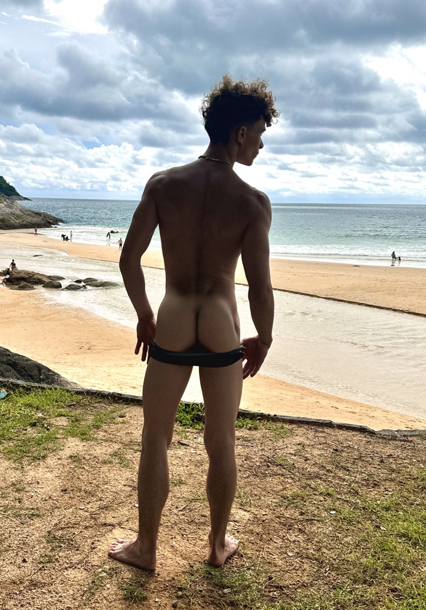 Front or Back? Retweet = Both😜 onlyfans.com/romeo_twink