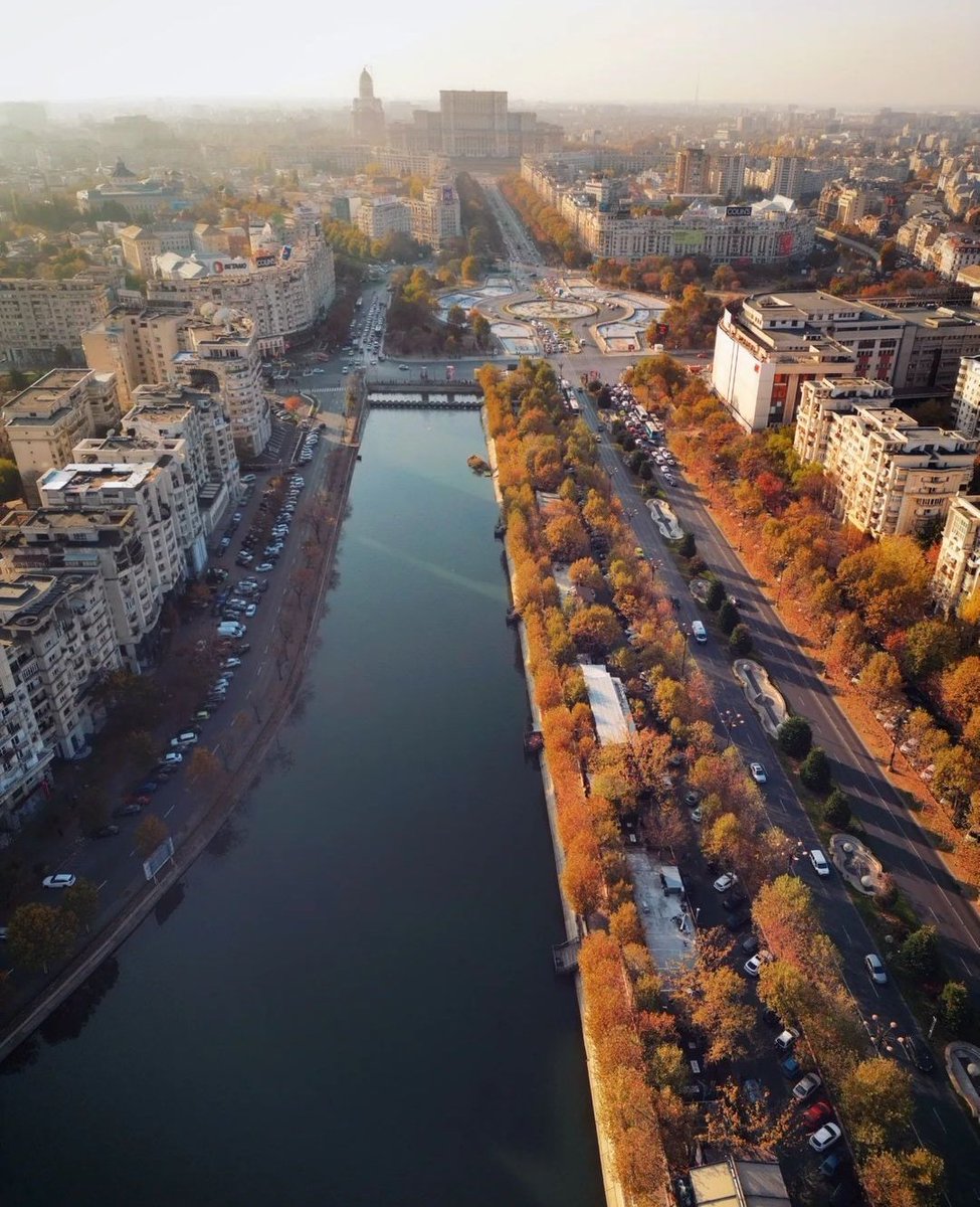 Travel_2Romania's tweet image. Skyline #Bucharest #DâmbovițaRiver #NationalLibrary 
📷Vlad Eftenie
#TraveltoRomânia
