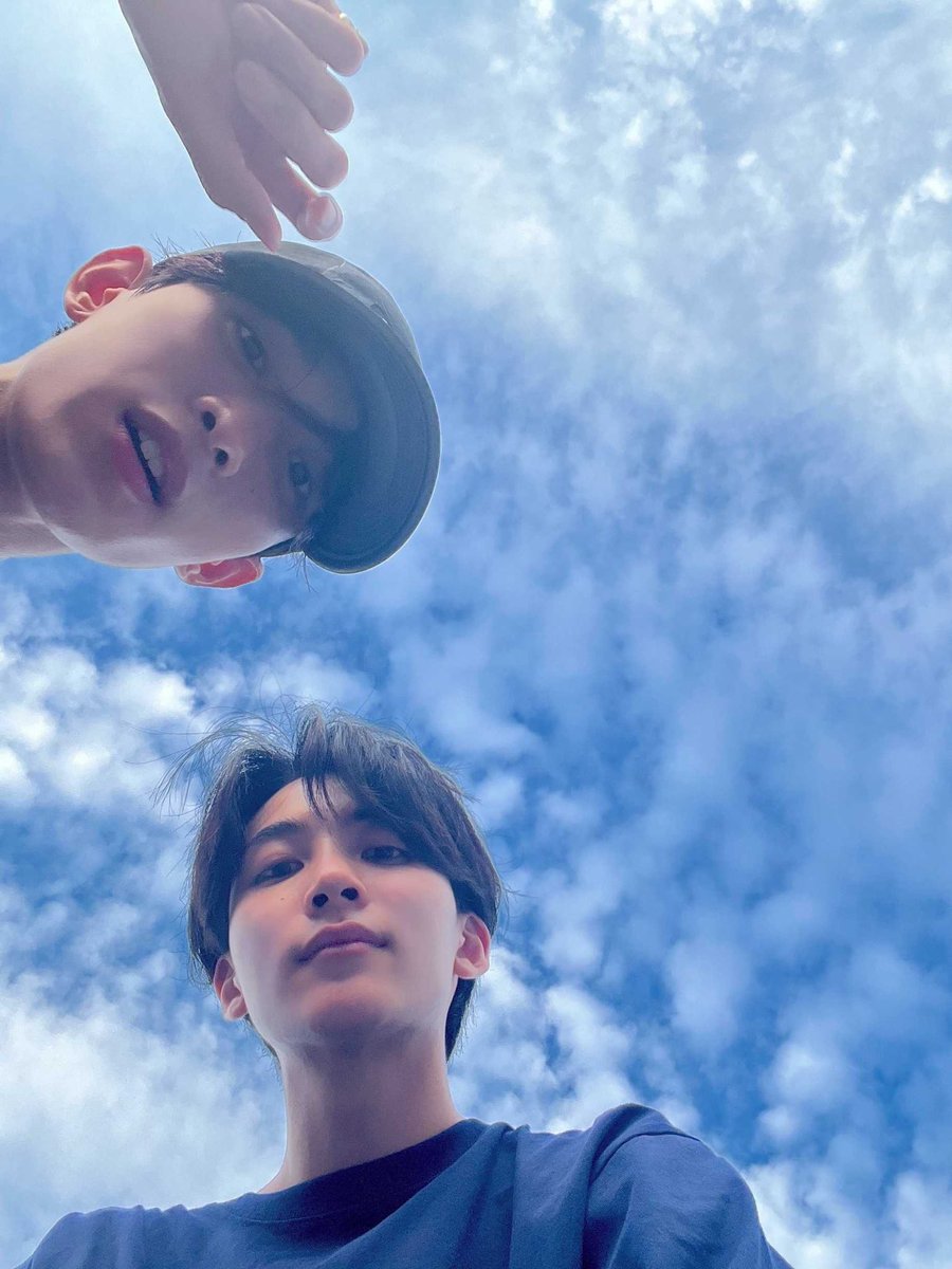 너무 오랜만이라 뭘 해야할지도 모르겟다!!!!
시험끝나면 자주 올게요 ~!!!!😍 그때되면 놀아주세용 😅… ⬇️이사진 넘 이쁨