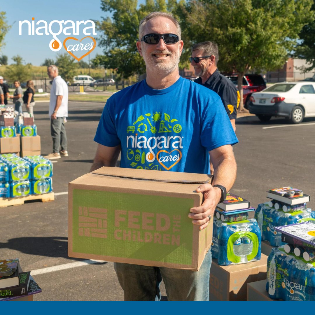 NiagaraCareers's tweet photo. Team Members joined Feed the Children to serve the Oklahoma City community. Local families stopped by the event to receive nonperishable food, hygiene kits and Niagara water, of course! https://t.co/unBzY4R1WR