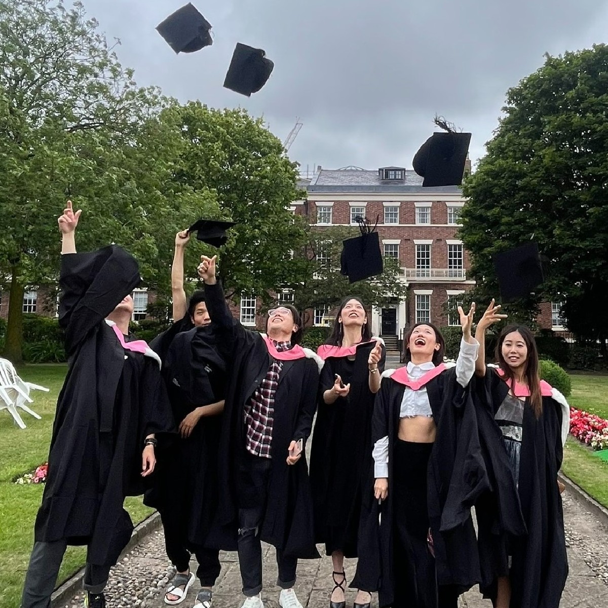 We're looking forward to seeing our wonderful #Classof2023 back on campus this December for their graduation ceremonies. 🎓💙 If you're a #LivUniGrad, here's everything you need to do before, during and after your ceremony ➡️ brnw.ch/21wEU2R