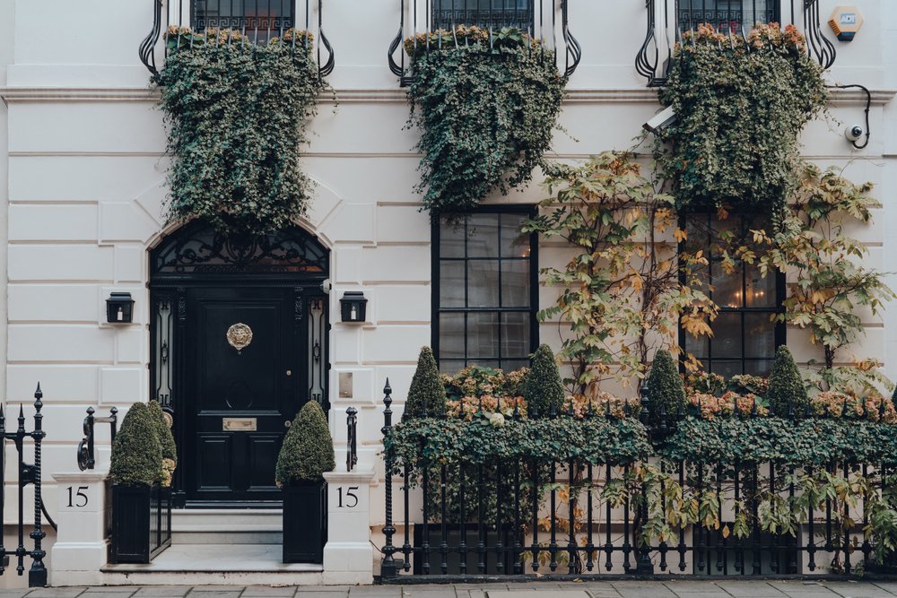 Is it a buyer's market? What are the predictions for 2024 property price rises? And why are ultra-high-net-worths renting rather than buying? Find out in our latest round-up of property market analysis.  boldandreeves.co.uk/property-marke… #propertymarketinsights