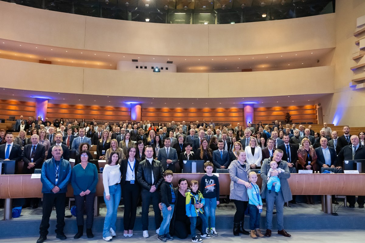 #RegionalHousingProgramme stakeholders pay final tribute to the RHP after a decade of delivering secure homes to refugees &amp; displaced persons in 🇧🇦🇷🇸🇲🇪🇭🇷 👏👏 ➡️ bit.ly/3Gllli0

<a href="/CGMRSS/">MRSS</a> <a href="/KIRS_SRBIJA/">KIRS Srbija 🇷🇸</a> @SDUOSZ <a href="/OSCE/">OSCE</a> <a href="/RefugeesMedia/">UNHCR News</a>